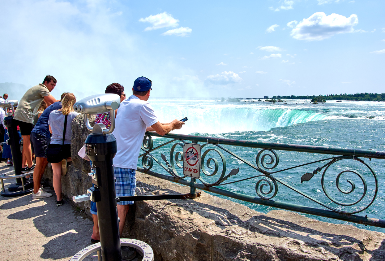 Niagara Falls, Lunch Hour